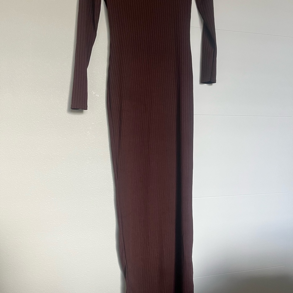 Elegant Brown Ribbed Maxi Dress